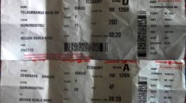 Boarding pass yang telah dimiliki 2 penumpang, tapi ditolak naik pesawat