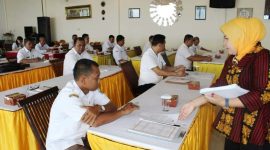 Pejabat Pemerintah Kabupaten Nias Utara mengikuti Ujian Dinas Tingkat I dan Tingkat II yang digelar Badan Kepegawaian Daerah Kabupaten Nias Utara di Hotel Grand Kartika, Kota Gunungsitoli pada Rabu (8/8/2018). FEBEANUS ZALUKHU/BALUSENIAS.COM