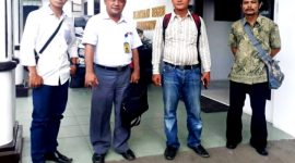 Ketua DPC LSM Pemerhati Kinerja Pemerintah (Perkara) Kota Gunungsitoli, Afdika Permata Lase, usai menyampaika laporan di Kantor Kejari Gunungsitoli, pada Kamis (9/8/2018). OKTARIUS NDRAHA