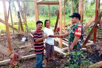 Sertu Filemo Zalukhu menghibahkan sebidang lahan dan membangun rumah sederhana untuk keluarga kurang mampu di Desa Mo'awo Kecamatan Lahewa, Kabupaten Nias Utara. ISTIMEWA/BALUSENIAS.COM