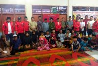 Pemuda Batak Bersatu Kepulauan Nias berbuka puasa bersama dan menyantuni 37 anak yatim piatu di Aula STM Islam Tapian Nauli pada Sabtu, 22 Maret 2025. JAMIL MENDROFA/BALUSENIAS/COM