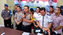 Kapolres Nias AKBP Deni Kurniawan memberikan keterangan terkait tiga kasus perlindungan anak yang terjadi di wilayah hukumnya. RINDAH JULIANA ZENDRATO/BALUSENIAS.COM