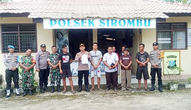Para pihak yang bertikai didamaikan oleh Kapolsek Sirombu pada Selasa. 25 Maret 2025. ISTIMEWA/BALUSENIAS.COM