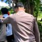 Polisi menangkap seorang pria saat gerebek sarang narkoba di Desa Miga, Kota Gunungsitoli. ISTIMEWA/BALUSENIAS.COM