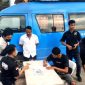 Personel Satresnarkoba Polres Nias bersama BNN Kota Gunungsitoli melakukan tes urine kepada para sopir angkot pada Minggu, 30 Maret 2025. ISTIMEWA/BALUSENIAS.COM
