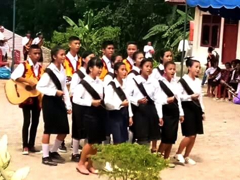 Aksi peserta dalam Perayaan Hari Anak Nasional di Kecamatan Hiliduho. AGRI HELPIN ZEBUA/BALUSENIAS.COM