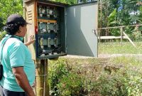 Gardu trafo di Desa Siwawo yang sejak tahun 2014 diambil alatnya karena rusak, tapi hingga saat ini belum diganti. HASRAT HULU/BALUSENIAS.COM