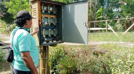 Gardu trafo di Desa Siwawo yang sejak tahun 2014 diambil alatnya karena rusak, tapi hingga saat ini belum diganti. HASRAT HULU/BALUSENIAS.COM