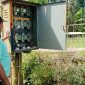 Gardu trafo di Desa Siwawo yang sejak tahun 2014 diambil alatnya karena rusak, tapi hingga saat ini belum diganti. HASRAT HULU/BALUSENIAS.COM