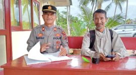 Kapolsek Bawolato, AKP Tohusokhi Lawolo, melayani masyarakat dengan keramahan dan keakraban, terlebih latar belakang sebagai seorang putra Kepulauan Nias asal dari Kecamatan Somolo-molo, Kabupaten Nias. JAMIL MENDROFA/BALUSENIAS.COM