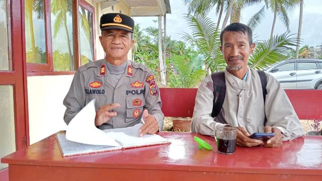 Kapolsek Bawolato, AKP Tohusokhi Lawolo, melayani masyarakat dengan keramahan dan keakraban, terlebih latar belakang sebagai seorang putra Kepulauan Nias asal dari Kecamatan Somolo-molo, Kabupaten Nias. JAMIL MENDROFA/BALUSENIAS.COM