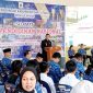 Wakil Bupati Nias Utara, Yusman Zega, mengungkapkan kekecewaannya atas sikap para guru yang meninggalkan lokasi ramah tamah usai upacara Hari Pendidikan Nasional. JOJOR MASIHOL MARITO/BALUSENIAS.COM