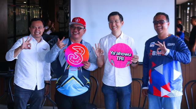 Employee Value Proposition - Head of Circle Sumatera IOH, Agus Sulistio bersama Wali Kota Gunungsitoli Sowa'a Laoli usai paparan terkait komitmen dukungan Indosat Sumatera terhadap pembangunan di Kepulauan Nias. ISTIMEWA/BALUSENIAS.COM