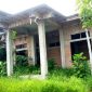 Proyek pembangunan Kantor Desa Miga yang dikucurkan dana dalam tiga tahun anggaran, belum rampung. AVRIL LAOLI/BALUSENIAS.COM 