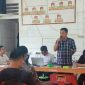 Kepala Desa Tuhegeo II, Yaredi Laoli, memimpin Musyawarah Desa Khusus Pembentukan Koperasi Merah Putih yang digelar terbuka untuk masyarakat. ISTIMEWA/BALUSENIAS.COM