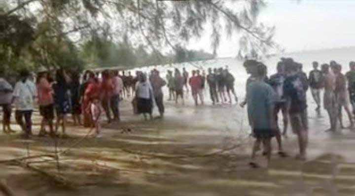 Tangkapan layar video peristiwa keributan di Pantai Malaga yang tersebar luas lewat media sosial Facebook pada Kamis, 29 Mei 2025. ISTIMEWA/BALUSENIAS.COM