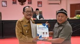Wakil Bupati Nias, Arota Lase, menyampaikan Nota Pengantar/Penjelasan Ranperda Pertanggungjawaban Pelaksanaan APBD Tahun Anggaran 2024. ISTIMEWA/BALUSENIAS.COM