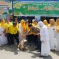 DPD Partai Golkar Kota Gunungsitoli menyerahkan hewan kurban berupa seekor domba kepada DPD Pengajian Al-Hidayah. AVRIL LAOLI/BALUSENIAS.COM