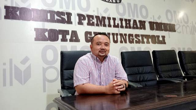 Komisioner Bidang Perencanaan Dan Informasi KPU Kota Gunungsitoli, Juliman Berkat Harefa. AVRIL LAOLI/BALUSENIAS.COM