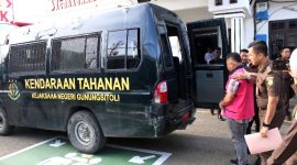 ISZ selaku Pejabat Pembuat Komitmen pada tiga pekerjaan objek wisata di Kabupaten Nias Utara, ditahan oleh Jaksa pada Kejaksaan Negeri Gunungsitoli. ISTIMEWA/BALUSENIAS.COM