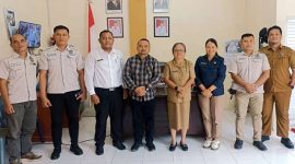 Kepala Dinas Kependudukan Dan Pencatatan Sipil Kota Gunungsitoli, Bernadine Telaumbanua, menerima Tim KPU Kota Gunungsitoli pada Selasa, 10 Juni 2025. ISTIMEWA/BALUSENIAS.COM