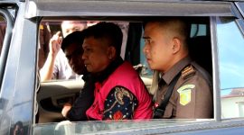 DJZ dibawa oleh Jaksa Penyidik Kejaksaan Negeri Gunungsitoli menuju Lembaga Pemasyarakatan Kelas IIB Gunungsitoli. ISTIMEWA/BALUSENIAS.COM