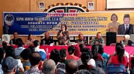 Poltisi Partai Golkar, Fatinasa Zalukhu, menegaskan tekad untuk memperjuangkan aspirasi warga Desa Hilina'a Kecamatan Gunungsitoli dalam Reses Masa Sidang II pada Kamis, 19 Juni 2025. AVRIL LAOLI/BALUSENIAS.COM 