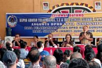 Politisi Partai NasDem, Arofao Telaumbanua, berbicara dalam Reses Masa Sidang II DPRD Kota Gunungsitoli pada Kamis, 19 Juni 2025. JOJOR MASIHOL MARITO/BALUSENIAS.COM