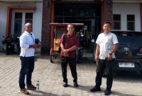 Faasaro Zalukhu, Itoloni Gulo dan Liusman Ndruru usai mengikuti Rapat Dengar Pendapat bersama Komisi I DPRD Kabupaten Nias Selatan pada Senin, 23 Juni 2025. ISTIMEWA/BALUSENIAS.COM