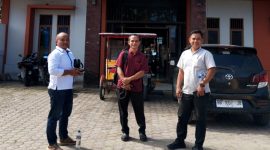 Faasaro Zalukhu, Itoloni Gulo dan Liusman Ndruru usai mengikuti Rapat Dengar Pendapat bersama Komisi I DPRD Kabupaten Nias Selatan pada Senin, 23 Juni 2025. ISTIMEWA/BALUSENIAS.COM