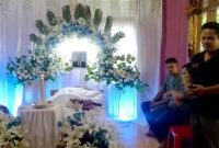 Minta Jaya Zebua mewakili keluarga yang berduka, berterimakasih atas layatan Pengurus dan Kader Partai Golkar. AVRIL LAOLI/BALUSENIAS.COM