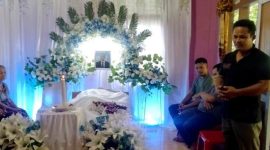 Minta Jaya Zebua mewakili keluarga yang berduka, berterimakasih atas layatan Pengurus dan Kader Partai Golkar. AVRIL LAOLI/BALUSENIAS.COM