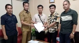 Penyidik Satuan Reserse Kriminal Polres Nias menyerahkan berkas pelimpahan perkara kepada Dinas Lingkungan Hidup dan Kehutanan Provinsi Sumatera Utara pada Senin, 30 Juni 2025 di Medan. ISTIMEWA/BALUSENIAS.COM