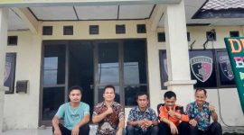 Tahoaro Tafonao, warga Desa Umbu Idanotae saat hendak menghadiri mediasi di Polsek Gomo atas laporan penganiayaan yang dibuatnya. JOJOR MASIHOL MARITO/BALUSENIAS.COM