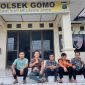 Tahoaro Tafonao, warga Desa Umbu Idanotae saat hendak menghadiri mediasi di Polsek Gomo atas laporan penganiayaan yang dibuatnya. JOJOR MASIHOL MARITO/BALUSENIAS.COM