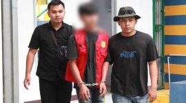 Tim Tangkap Buronan Kejaksaan Negeri Gunungsitoli menggiring YN untuk menjalani hukuman sebagaimana Amar Putusan Kasasi terkait kasus persetubuhan anak di bawah umur. ISTIMEWA/BALUSENIAS.COM