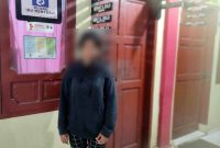 Mawar (bukan nama sebenarnya) usai dimintai keterangan atas laporan dugaan pencabulan yang dialaminya. SAROFATI LASE/BALUSENIAS.COM