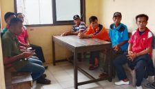Kedua pihak yang menghadiri proses mediasi pada Senin, 28 Juli 2025 atas dugaan penganiayaan yang dilaporkan Tahoaro Tafonao. JOJOR MASIHOL MARITO/BALUSENIAS.COM