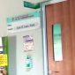 Papan nama di samping pintu ruang pelayanan dokter spesialis bedah di Poli Bedah RSUD dr Martin Thomsen Nias, tampak kosong pada Sabtu, 9 Agustus 2025. SAROFATI LASE/BALUSENIAS.COM