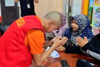 Tersangka AH menyatakan terima kasihnya kepada dua ibu yang menjadi korban pencurian yang dilakukannya di TK Aisyiyah Bustanul Athfal, Kota Gunungsitoli. ISTIMEWA/BALUSENIAS.COM