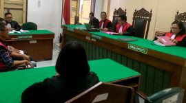 Fa’asokhi Waruwu (FW) dan Widiasidi Waruwu menjalani sidang dengan agenda pembacaan dakwaan di Pengadilan Negeri Tipikor Medan pada Kamis, 21 Agustus 2025. ISTIMEWA/BALUSENIAS.COM