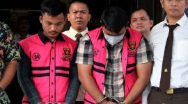 Dua tersangka kasus dugaan korupsi pada Dinas Kesehatan Kabupaten Nias Barat tahun anggaran 2023 ditahan oleh Jaksa Penyidik Kejaksaan Negeri Gunungsitoli. ISTIMEWA/BALUSENIAS.COM 