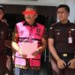 Bekas Kepala Dinas Pariwisata Dan Kebudayaan Kabupaten Nias Utara, Fotani Zai, dibawa Jaksa ke Lapas Kelas IIB Gunungsitoli pada Selasa (23/9/2015) sekira pukul 15.30 WIB. ISTIMEWA/BALUSENIAS.COM