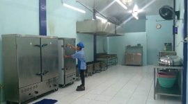 Dapur MBG Simaeasi menggunakan peralatan dapur sebagaimana ditentukan Badan Gizi Nasional. JOJOR MASIHOL MARITO/BALUSENIAS.COM