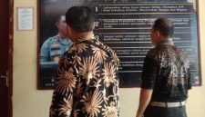 Dua tokoh menghadiri panggilan penyidik Satreskrim Polres Nias untuk memberikan keterangan terkait laporan pengaduan dugaan pemalsuan data di SDN Mbombolakha. TEMASOKHI ZEBUA/BALUSENIAS.COM
